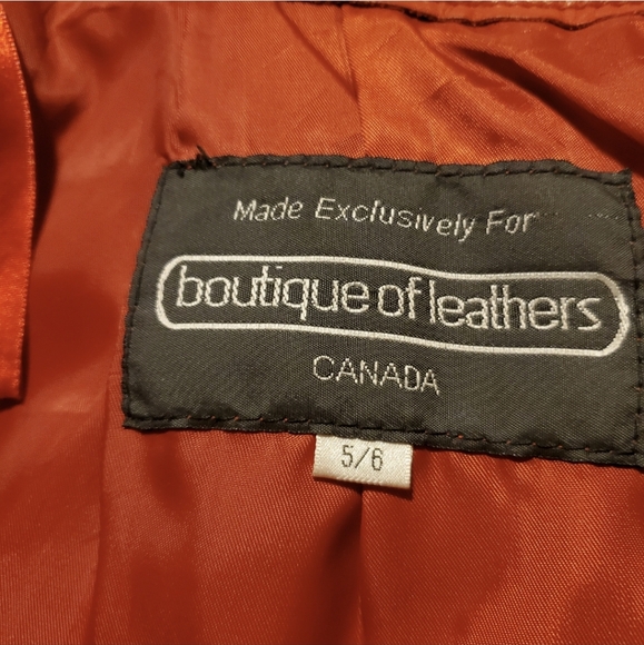 Vintage Boutique of leather red longer shorts - Picture 3 of 4